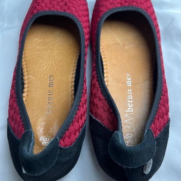 bernie Mev. Slip On Shoes, Size 8 to 8.5 - Picture 10 of 12